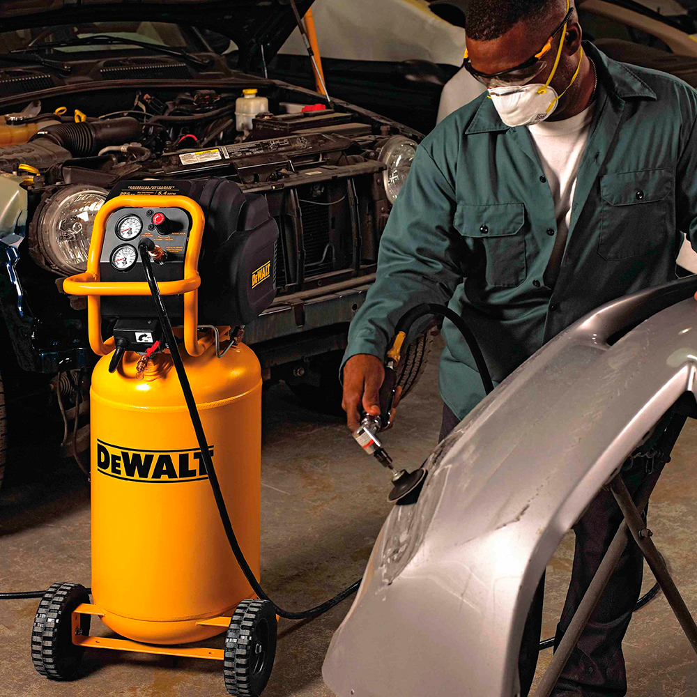 Compresor de aire 5.4 SCFM - 200 PSI - DEWALT