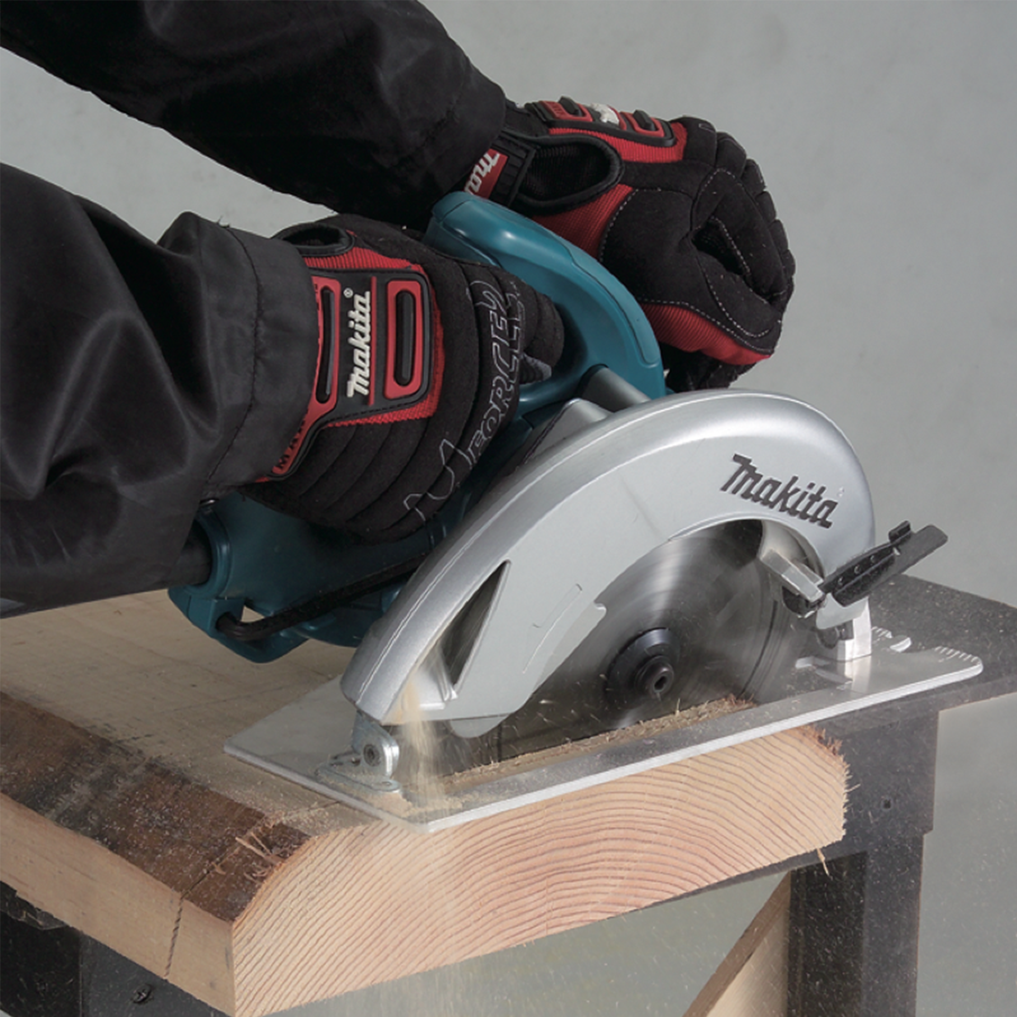 Sierra Circular MAKITA 7-1/4” 1800W | Cortes Potentes y Precisos con Biselado Profesional