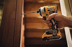 DEWALT DCF887D2-B3 Kit Atornillador de Impacto 20V MAX ¼″ – BLACK FRIDAY