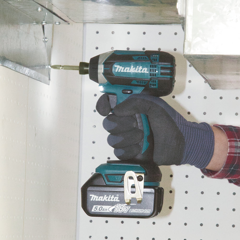 Atornillador de Impacto 18V 1/4" Makita Incluye Bateria de 3.0AH 632G13-1 + Cargador 1912Y7-5 Makita DTD152Z-PROMO ¡PROMOCIÓN FERIA FERRETERA!