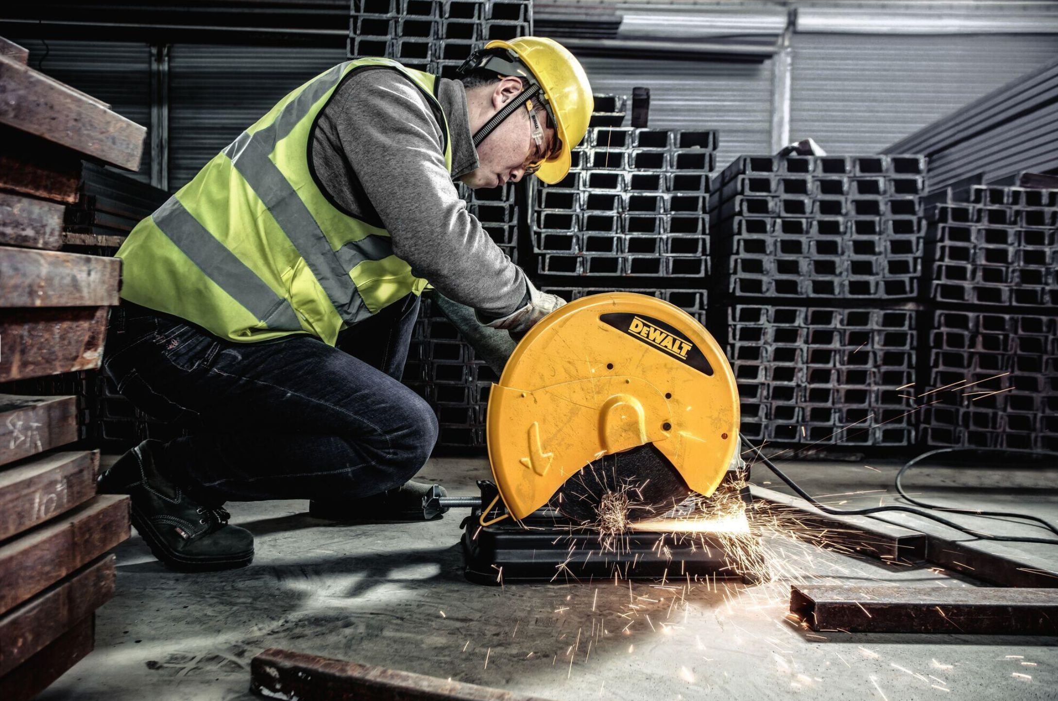 Combo Tronzadora 14" 2300W D28730 + Pulidora 4-1/2" 750W DWE750 DEWALT