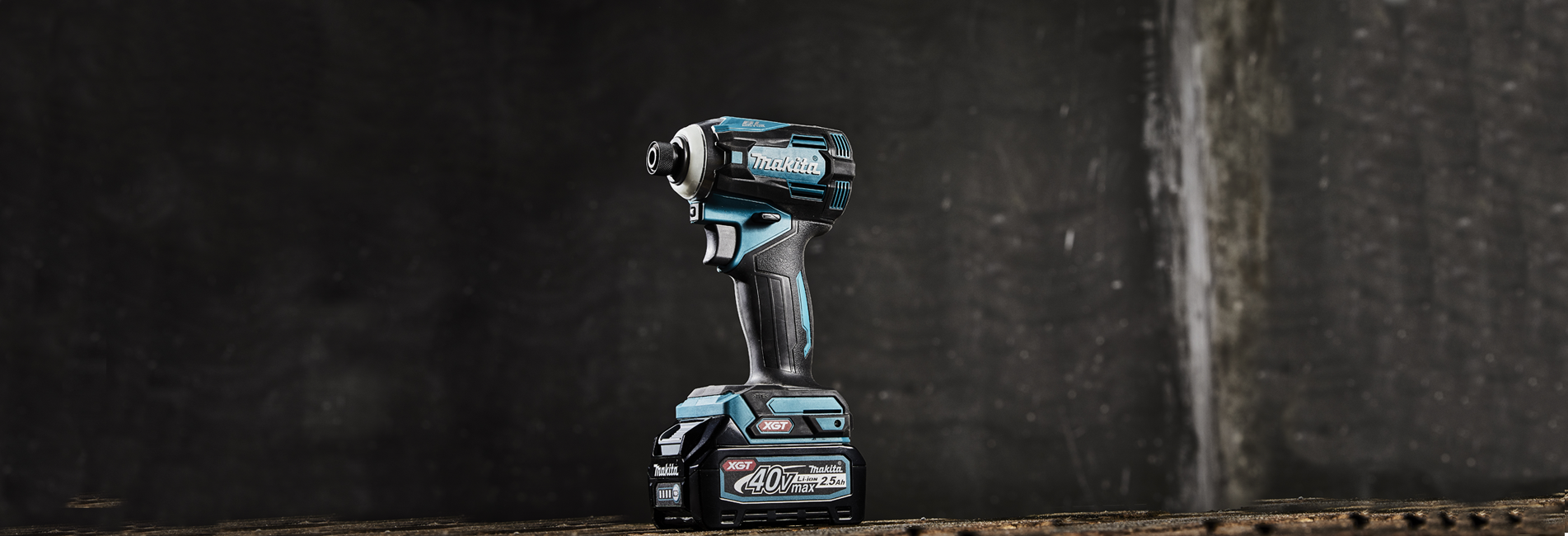 Atornillador de Impacto 40V XGT Incluye 2 Baterias de 2.5AH y Cargador Makita TD001GD201 ¡PROMOCIÓN FERIA FERRETERA!